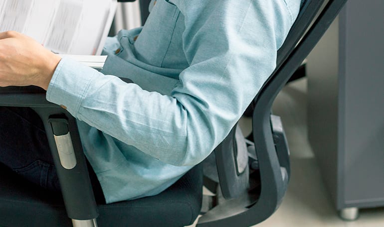 Vælg en god kontorstol_3 ergonomiske raad til bevaegelse i hverdagen_artikel