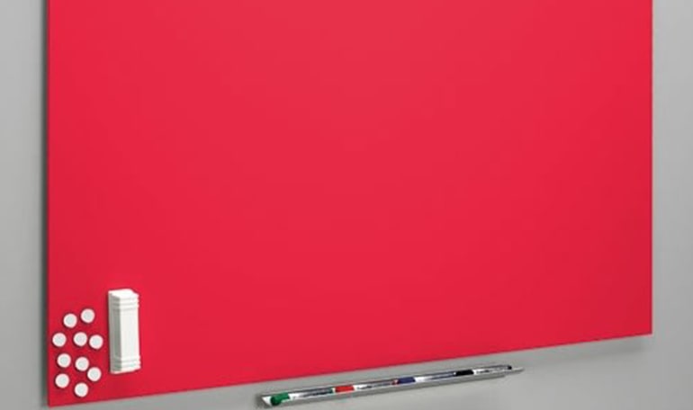 Rødt whiteboard