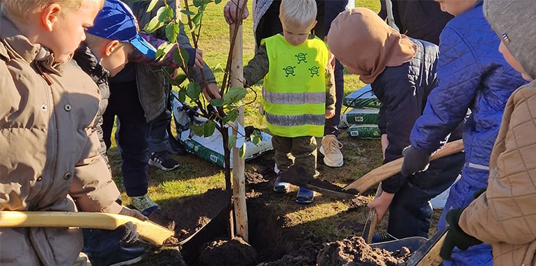 Plant et Træ Børn planter