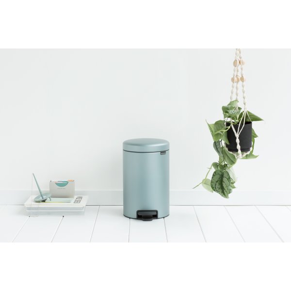 Brabantia Pedalspand, 12 L, metallic mint