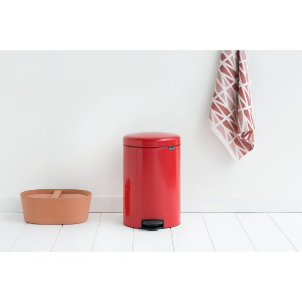 Brabantia Pedalspand, 20 L, passion red
