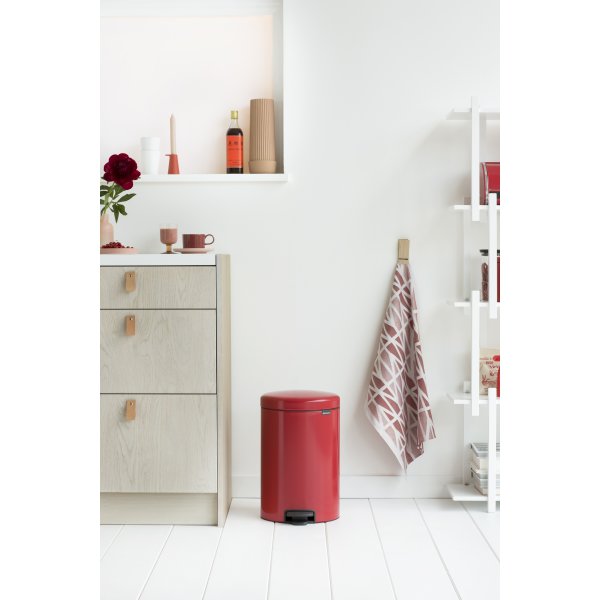 Brabantia Pedalspand, 20 L, passion red