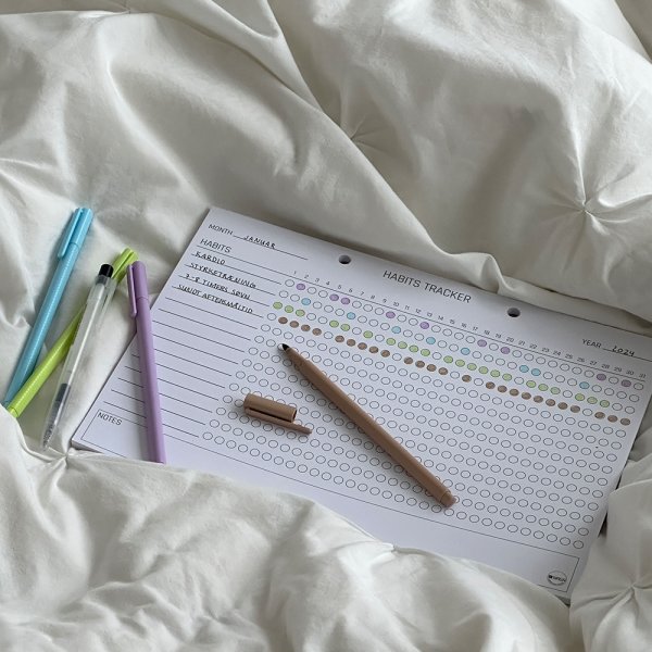 Naga A4 Planlægningsblok, månedsplan, engelsk