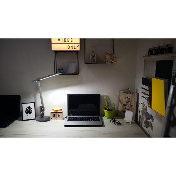 Beam LED-skrivebordslampe, grå