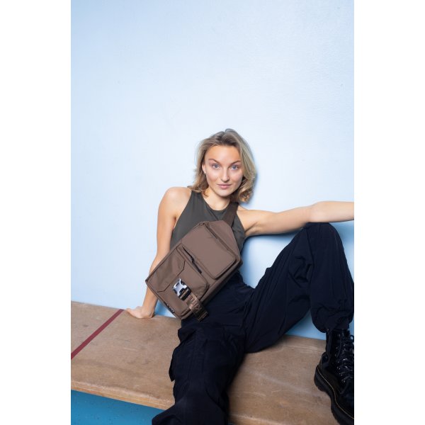 Kintobe Luca, Earth brown