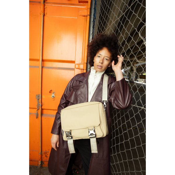 Kintobe Leo, Dusty Dune