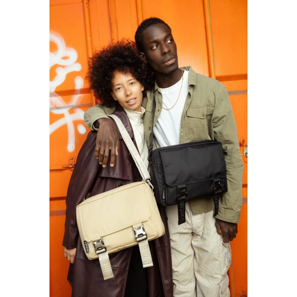 Kintobe Leo, Jet black