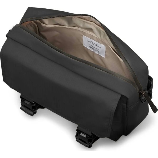 Kintobe Leo, Jet black