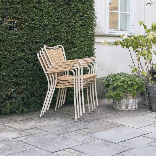 Marguerit Havestol, Taupe