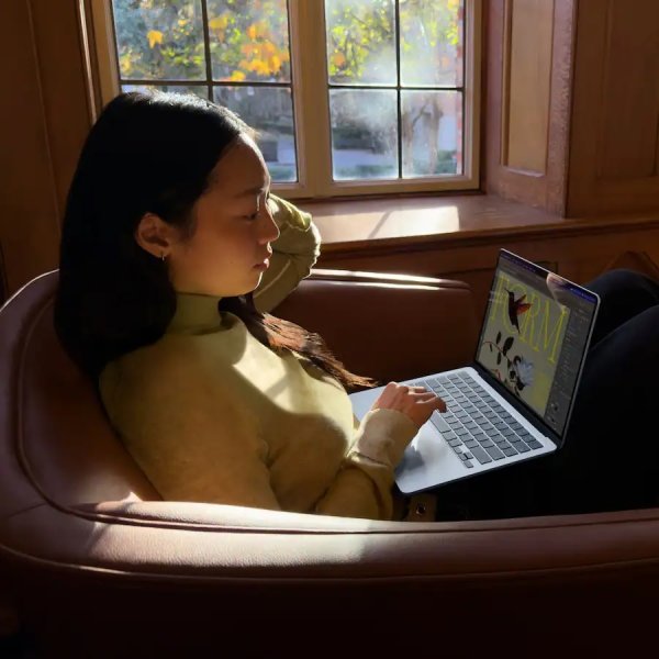 Apple MacBook Air M5 13", 16GB, 512GB SSD, midnat