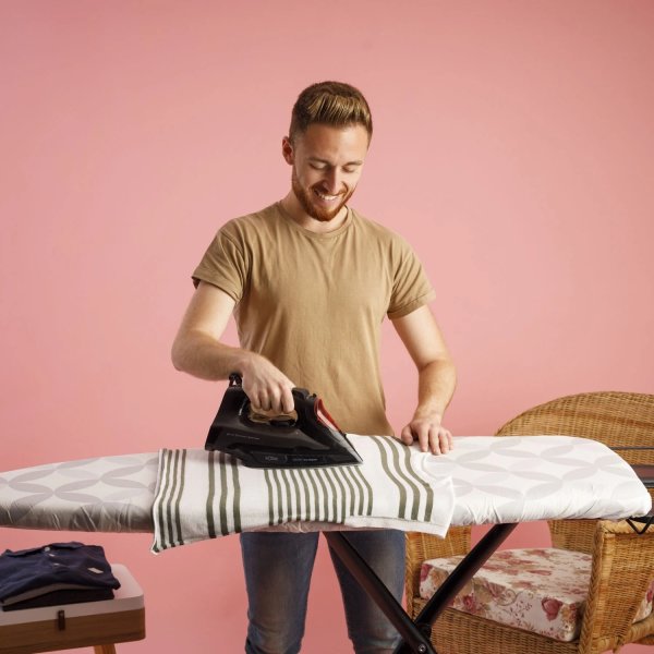 SOLAC Dampstrygejern - PV2490, Sort