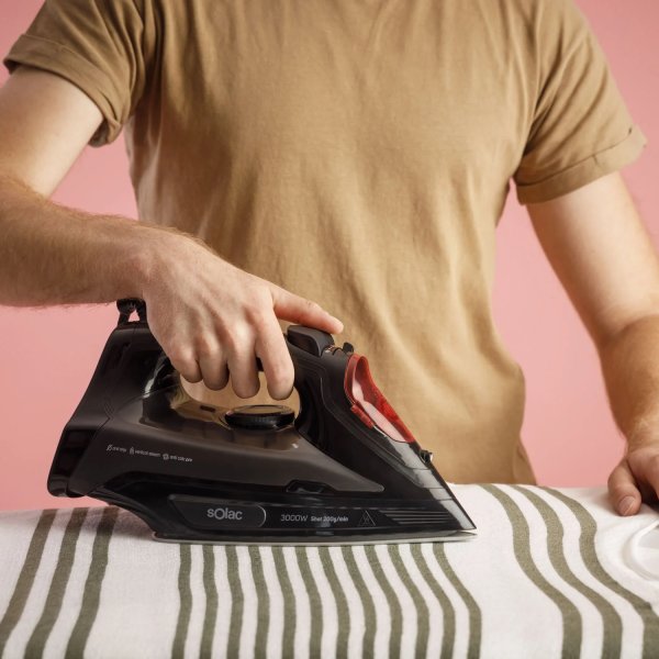 SOLAC Dampstrygejern - PV2490, Sort