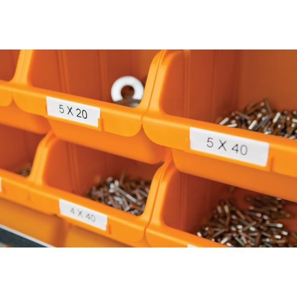 Dymo Rhino Vinyltape 12mm, hvid på rød