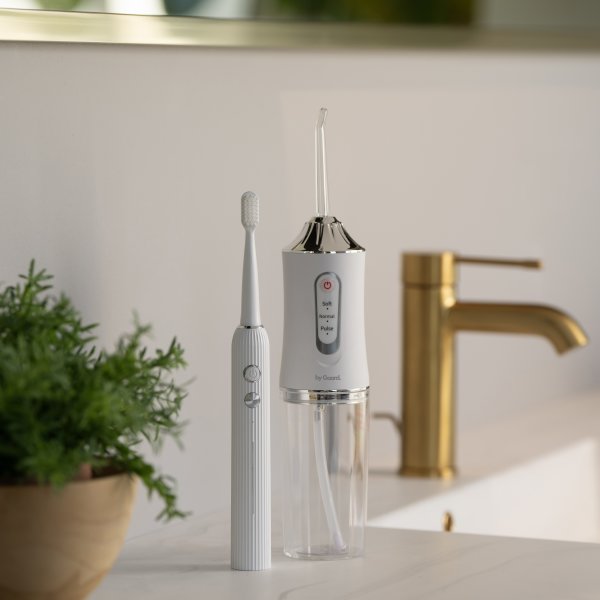 byGaard Oral Care Gavesæt m. Flosser og Tandbørste