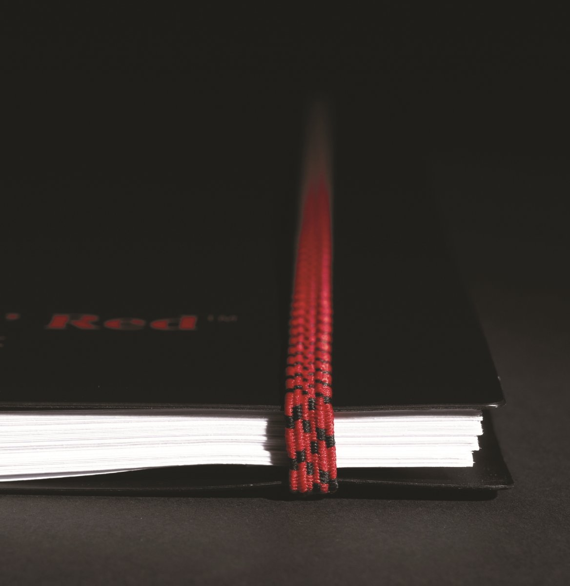 Oxford Black n'Red Notesbog A4, kvadreret