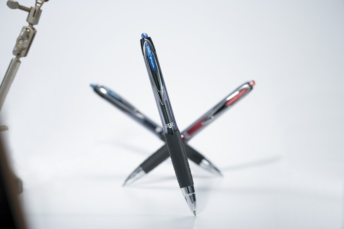 Uni-Ball Signo UMN-207 Rollerpen | F | Sort