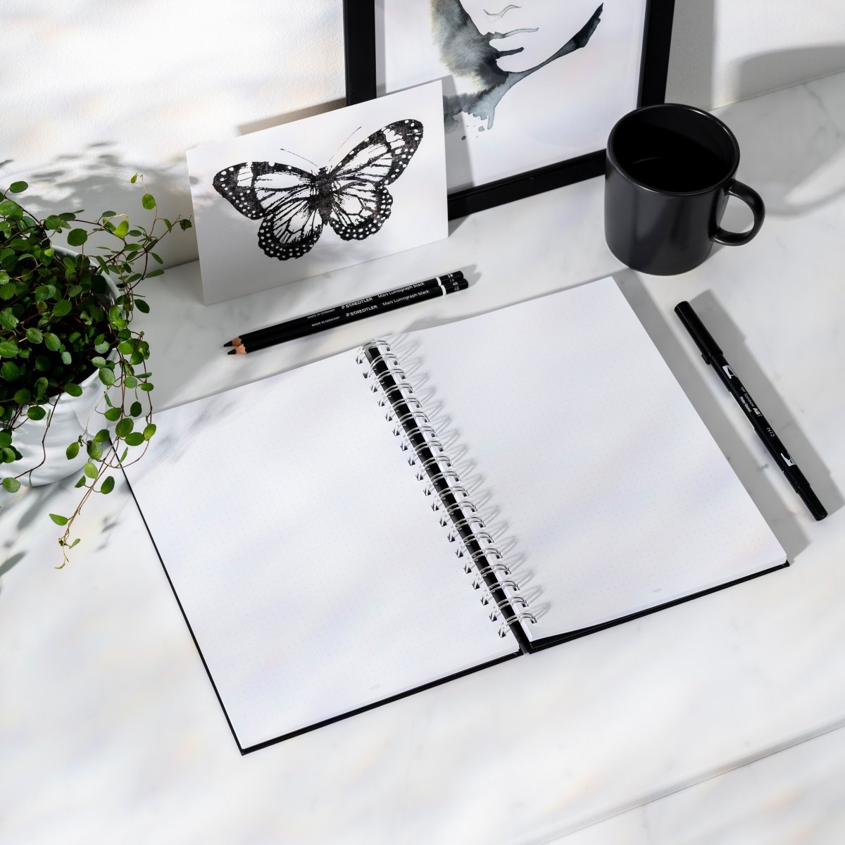 Burde Dotnotes Notesbog, B5, sort