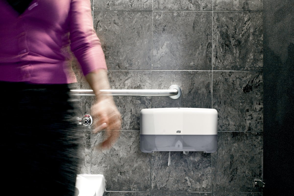 Tork T2 Twin Dispenser MiniJumbo Toiletpapir, Hvid