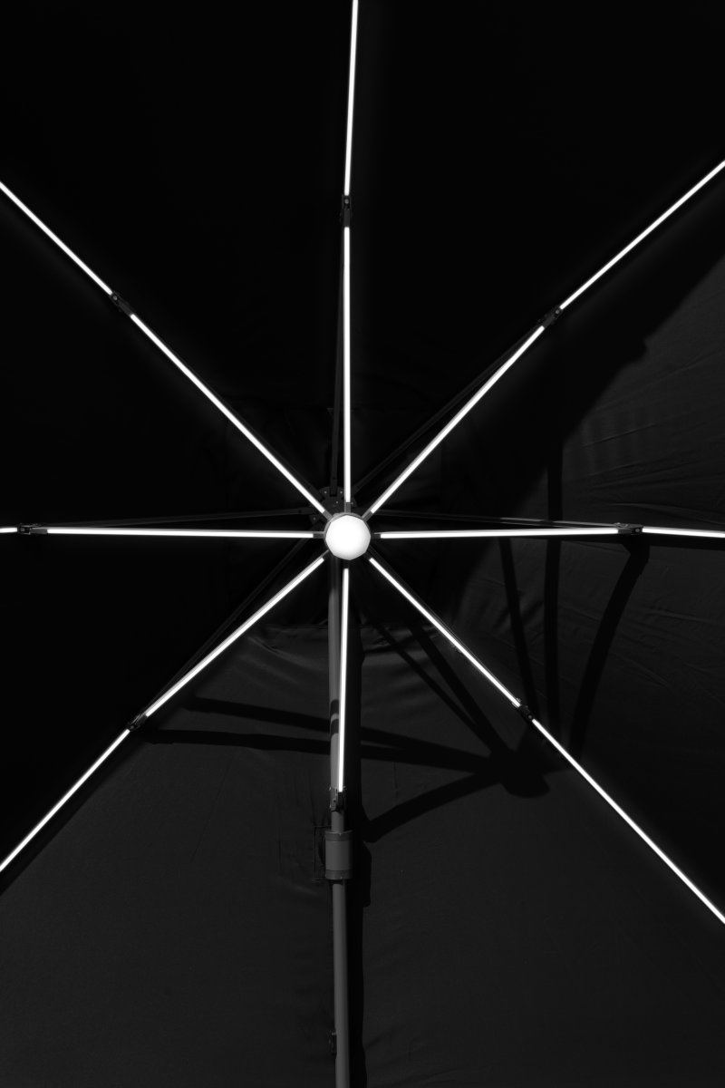 Hængeparasol 3,5x3,5m,fod,m/hjul,overtræk,LED,sort