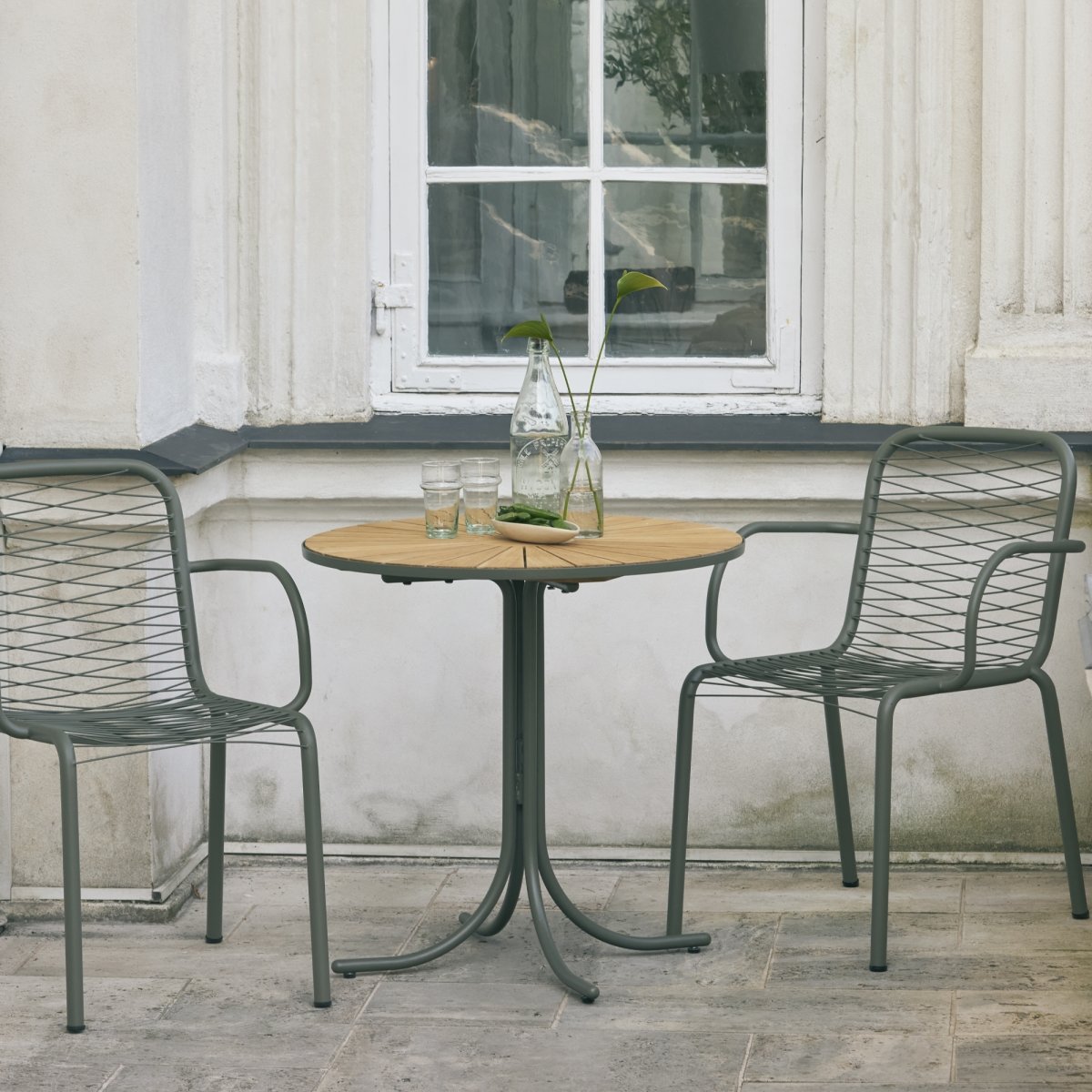 Marguerit cafébord ø70 cm + 2 Ivy Wire, Olivengrøn