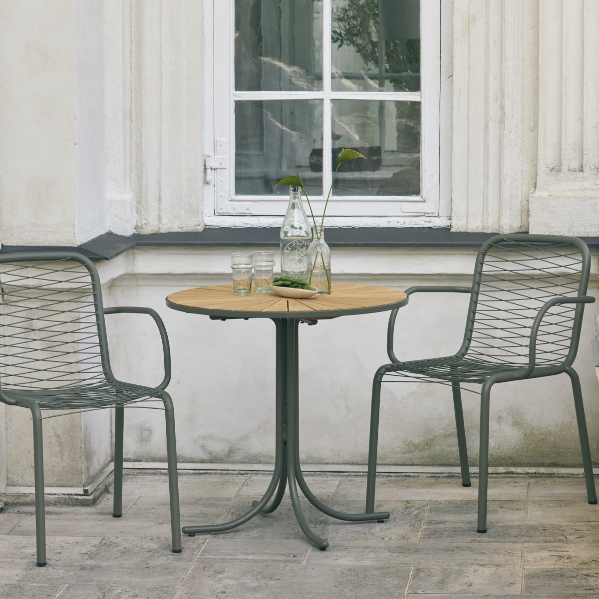 Marguerit cafébord ø70 cm + 2 Ivy Wire, Olivengrøn