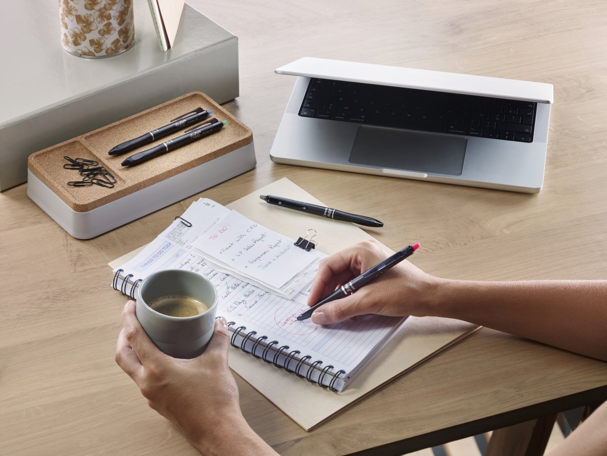 Pilot Frixion Ball+ Rollerpen | M | Rød