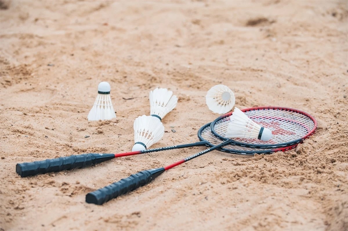 Badminton sæt inkl. ketsjere, bolde og net
