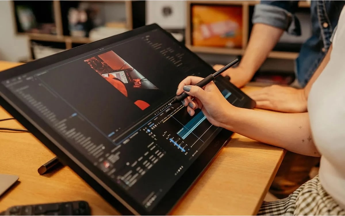 Wacom Display Cintiq 24 (2025), sort