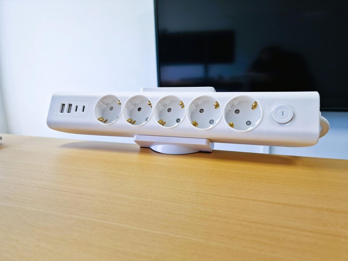 MicroConnect Stikdåseholder, m. bordklemme