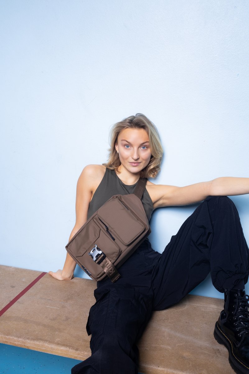 Kintobe Luca, Earth brown