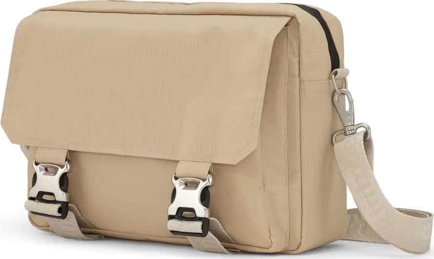 Kintobe Leo, Dusty Dune