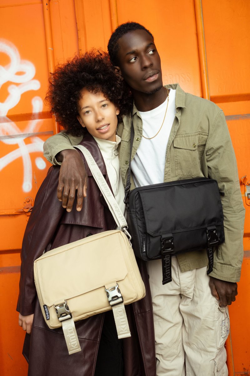 Kintobe Leo, Jet black