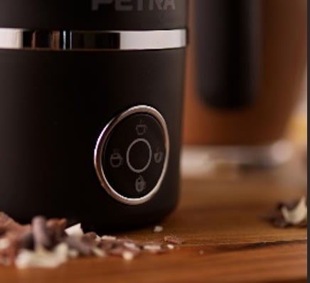 Petra Chokolademaskine og mælkeskummer, 2-i-1