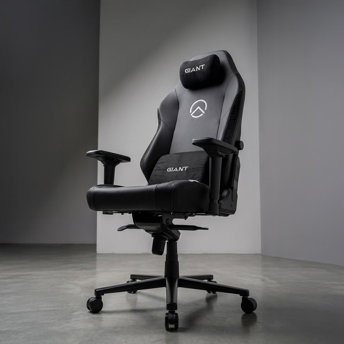 GIANT Pro Gamerstol, sort