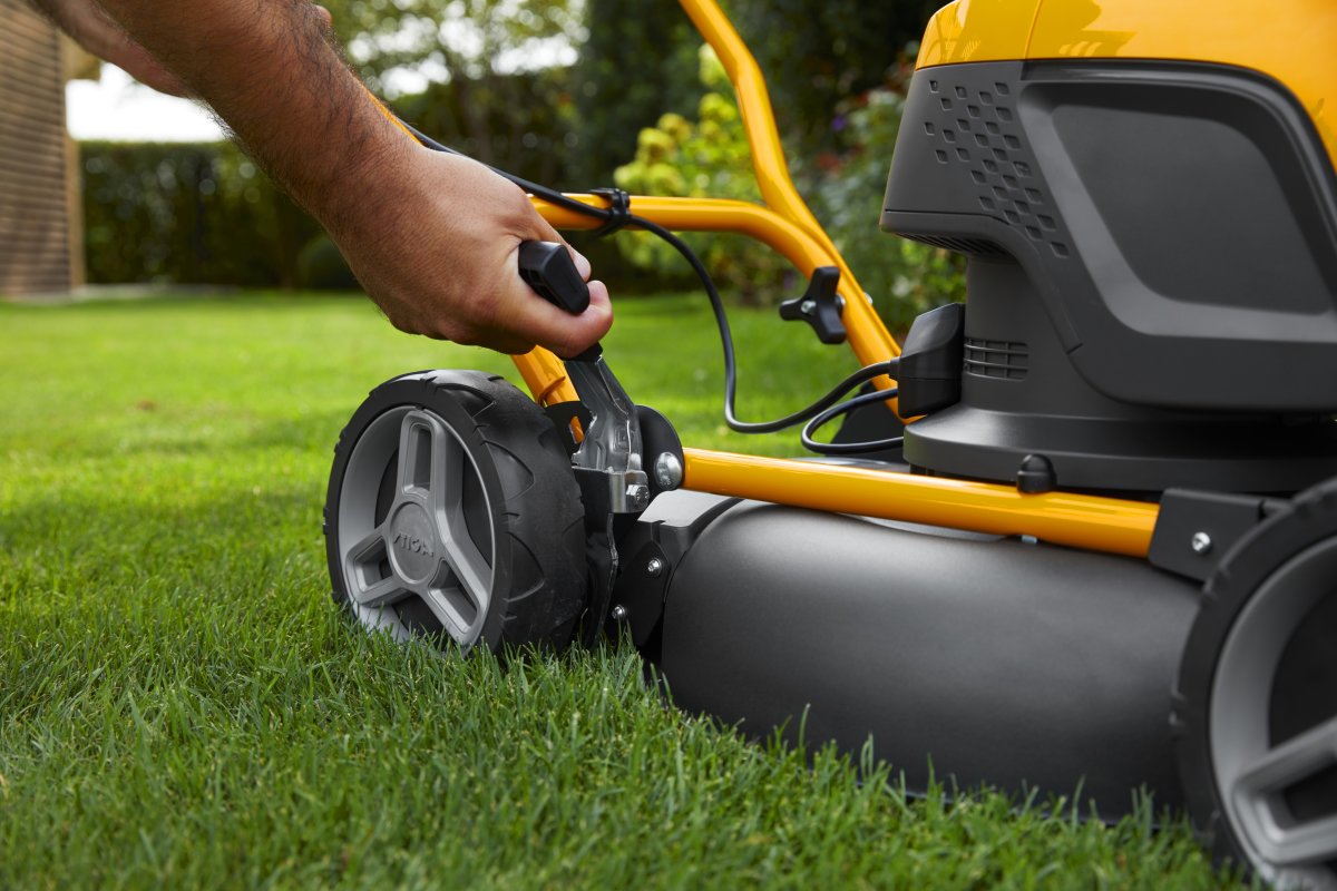 STIGA Plæneklipper, Multiclip 547e S, 48V, m/batt.