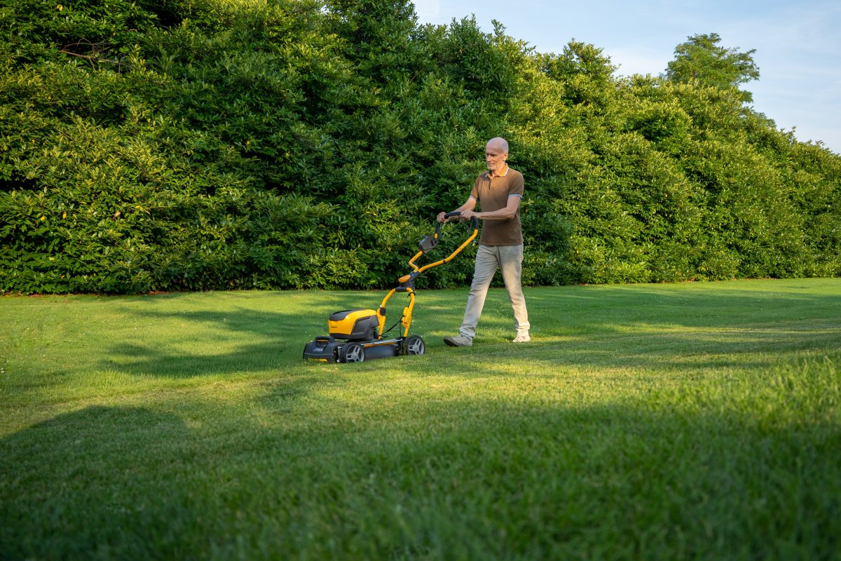 STIGA Plæneklipper, Multiclip 547e S, 48V, m/batt.