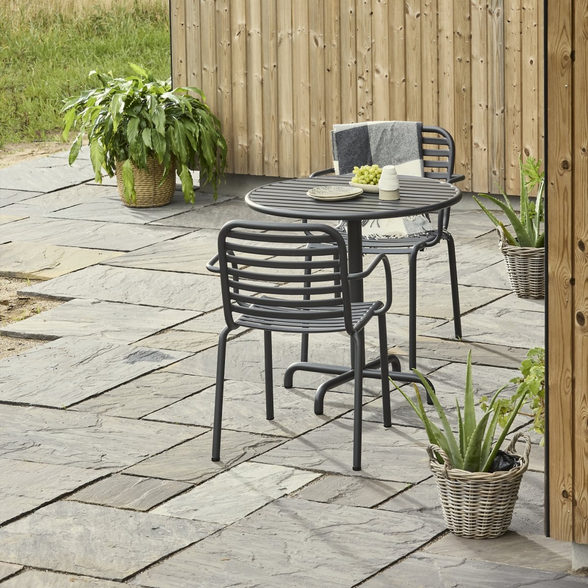 Ivy Cafébord ø76cm + 2 stole Ivy Pipe, Antracit