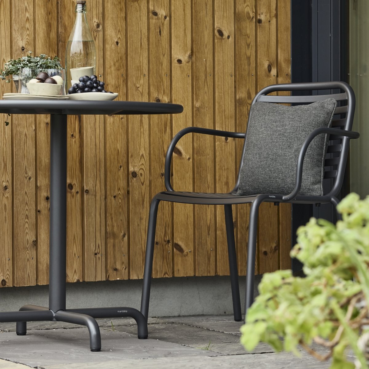 Ivy Cafébord ø76cm + 2 stole Ivy Pipe, Antracit