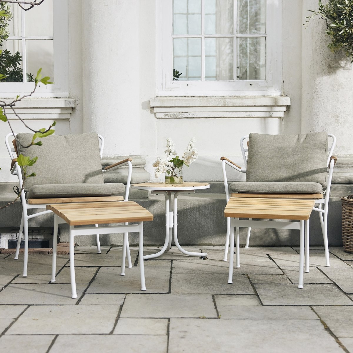 Marguerit Loungebord ø50+2 stole+2 skamler, Hvid