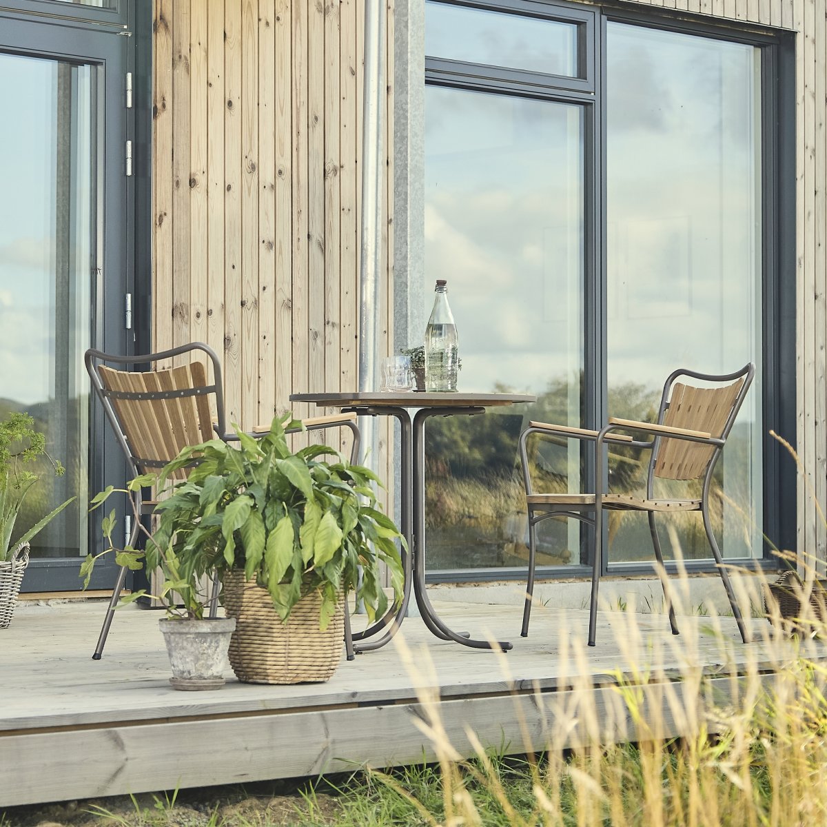 Marguerit Cafébord ø70cm + 2 stole, Mocca