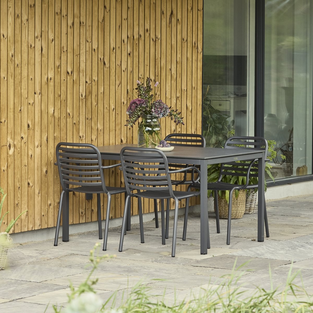 Pure Havebord L132cm + 4 stole Ivy Pipe, Antracit