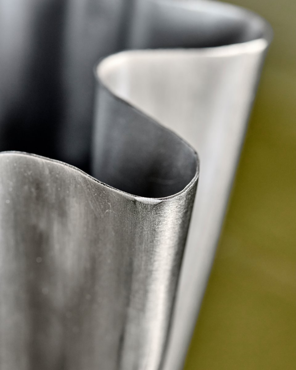 House Doctor Flood Vase H33cm, børstet sølvfinish