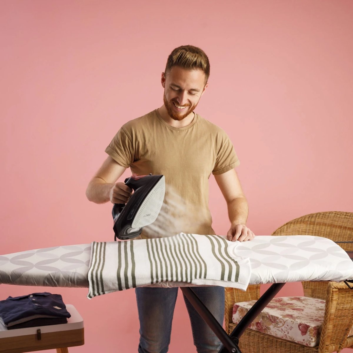 SOLAC Dampstrygejern - PV2490, Sort