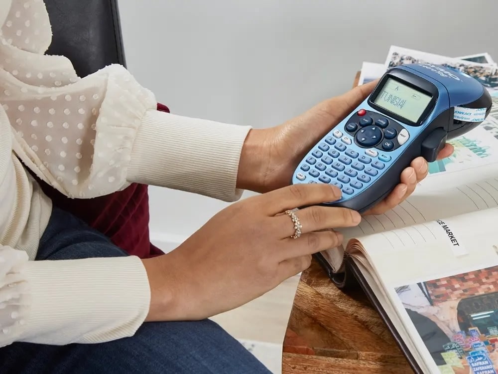 Dymo Letratag labeltape 12mm, sort på gul