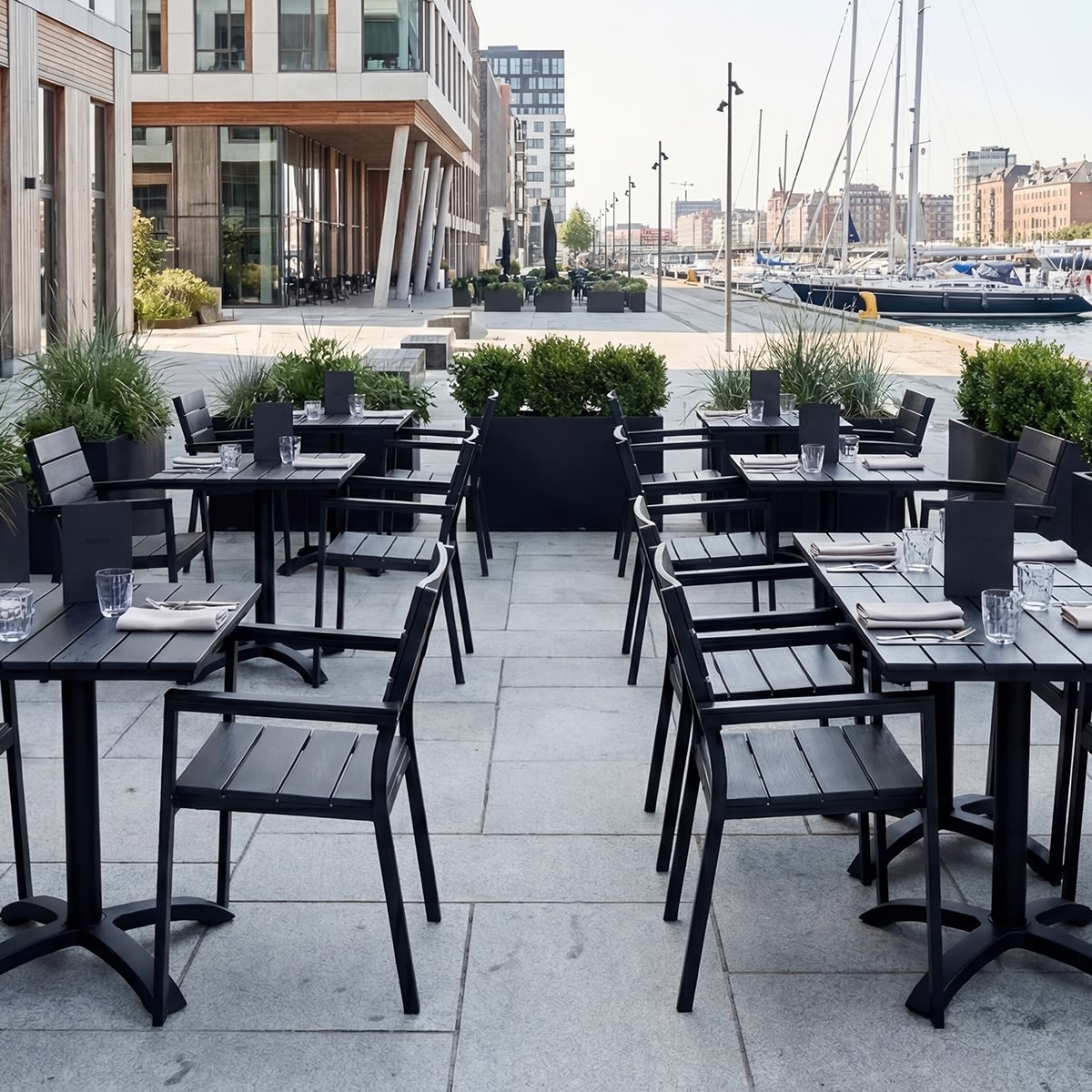 Lise havestol i sort med aluminium stel