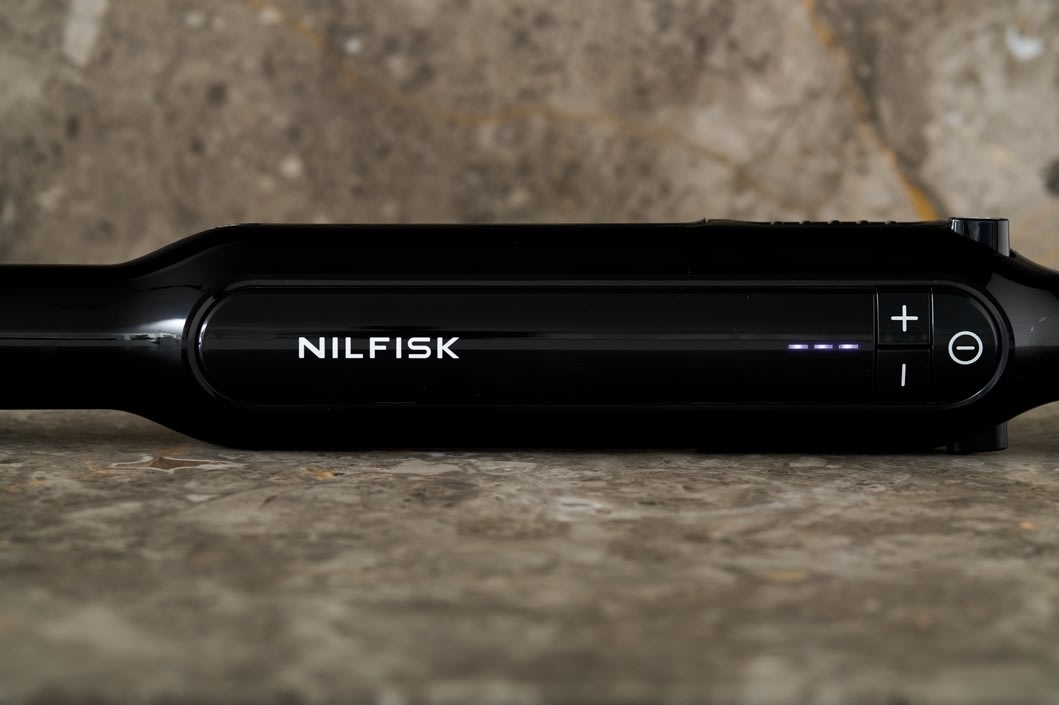 Nilfisk Move&Dock ledningsfri støvsuger m. station