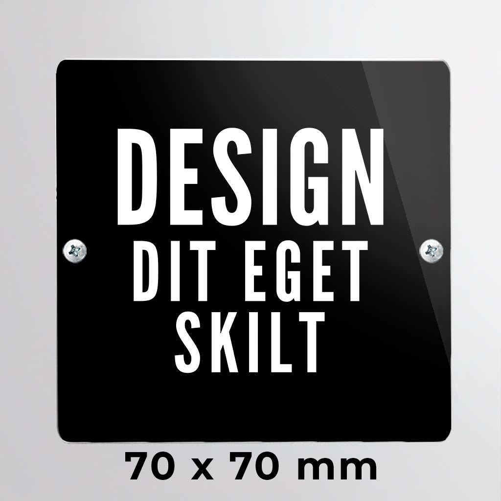 Skilt | Kvadrat | 7 x 7 cm | M. huller
