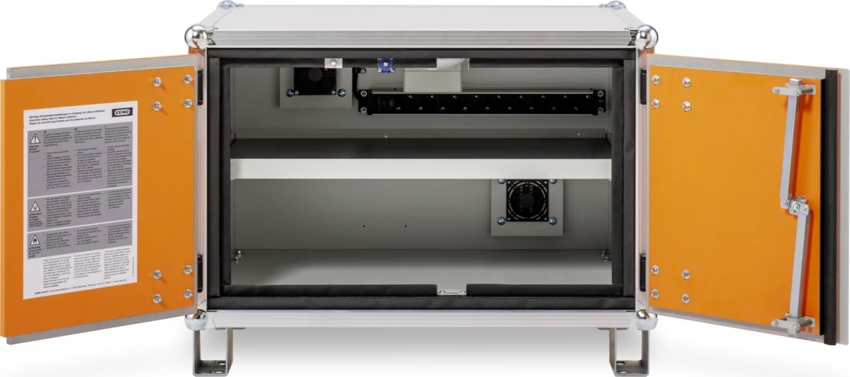 Batteriopbevaringsskab 230V m/fødder, 66x80x62 cm.