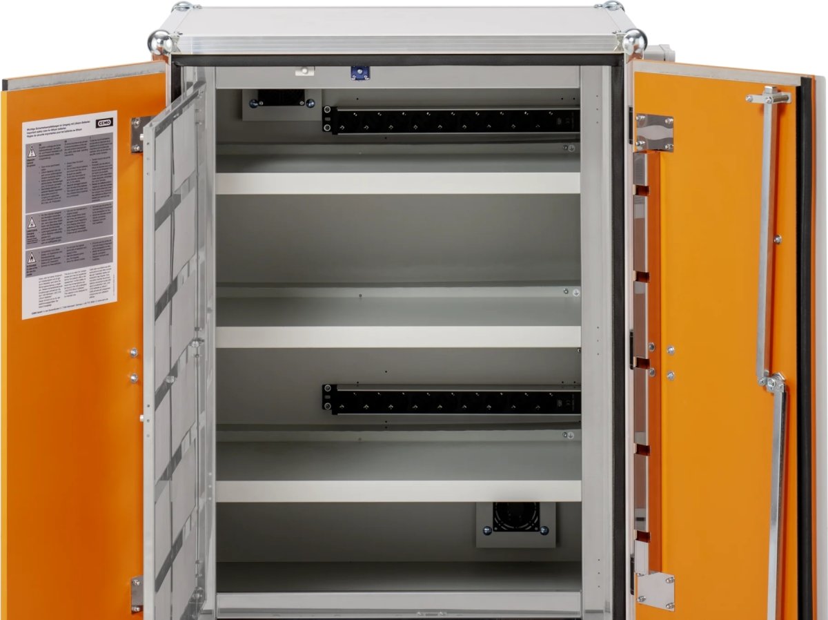 Batteriopbevaringsskab 400V m/fødder, 66x80x213 cm