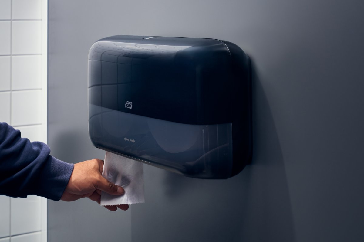 Tork T2 Twin Dispenser MiniJumbo Toiletpapir, Sort